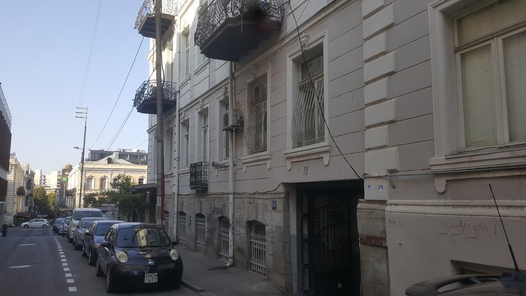 Old Tbilisi Trio Apartments Bagian luar foto